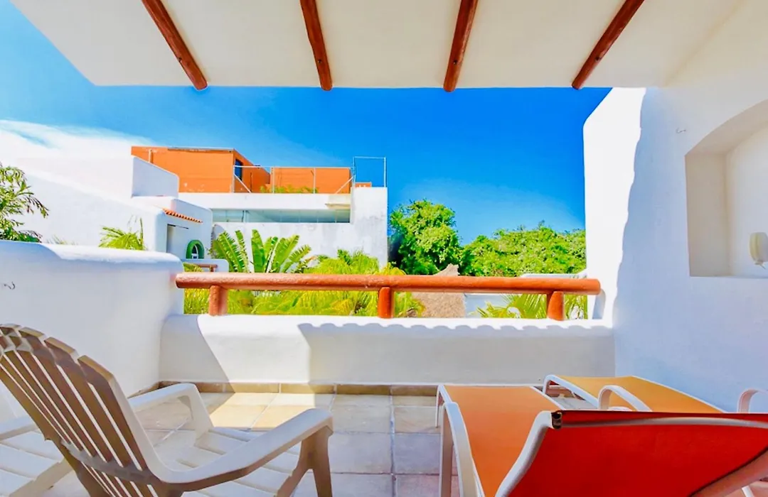 Deluxe Balcony Room With Swimming Pool Air Conditioning And Parking-1